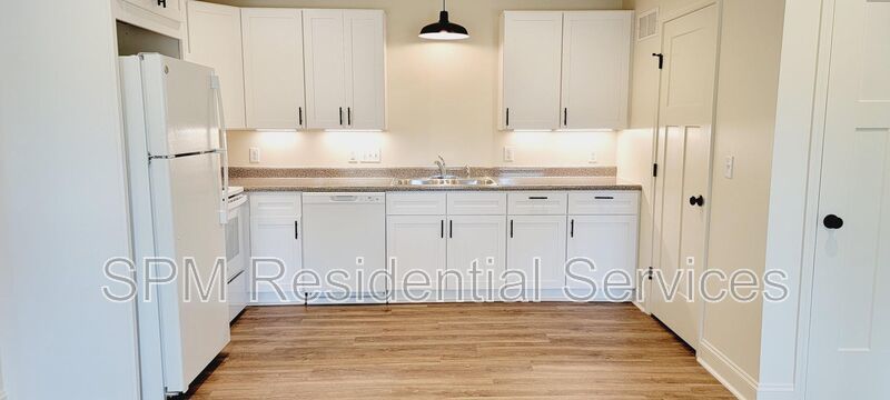 Walking distance to UNCW, shopping, restaurants and local beaches. property image