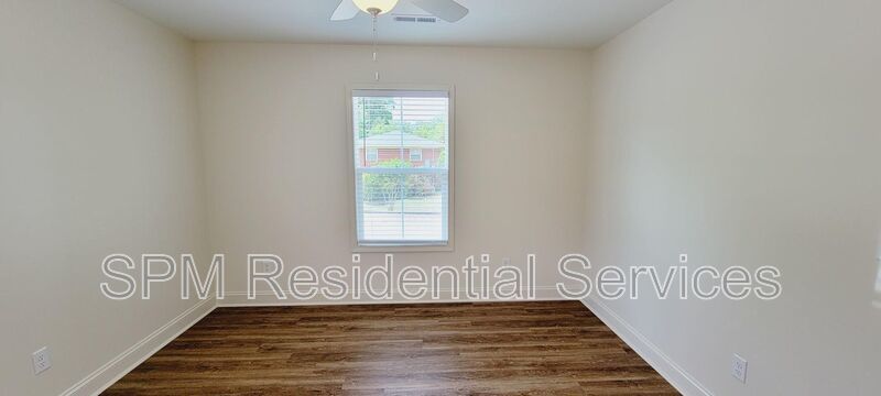 Walking distance to UNCW, shopping, restaurants and local beaches. property image