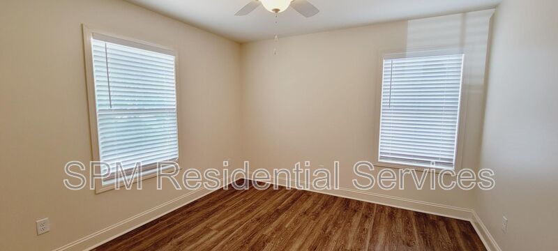 Walking distance to UNCW, shopping, restaurants and local beaches. property image
