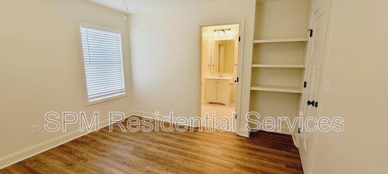 Walking distance to UNCW, shopping, restaurants and local beaches. property image