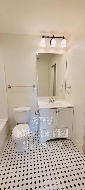 Walking distance to UNCW, shopping, restaurants and local beaches. property image
