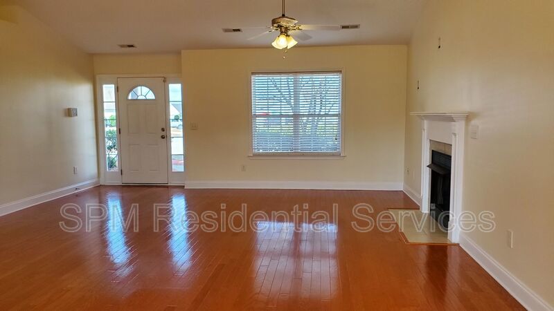 4 Bedroom in Beautiful neighborhood in Courtney Pines property image