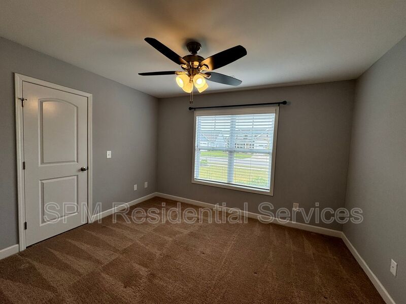 Fully fenced in yard, community pool 4 Bedroom house property image