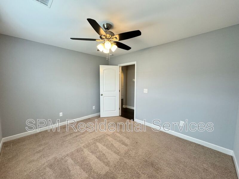 Fully fenced in yard, community pool 4 Bedroom house property image