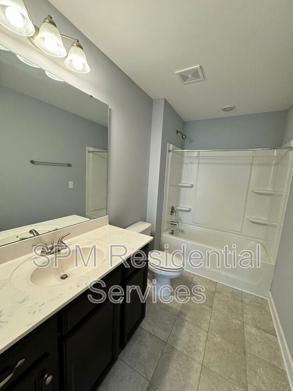 Fully fenced in yard, community pool 4 Bedroom house property image