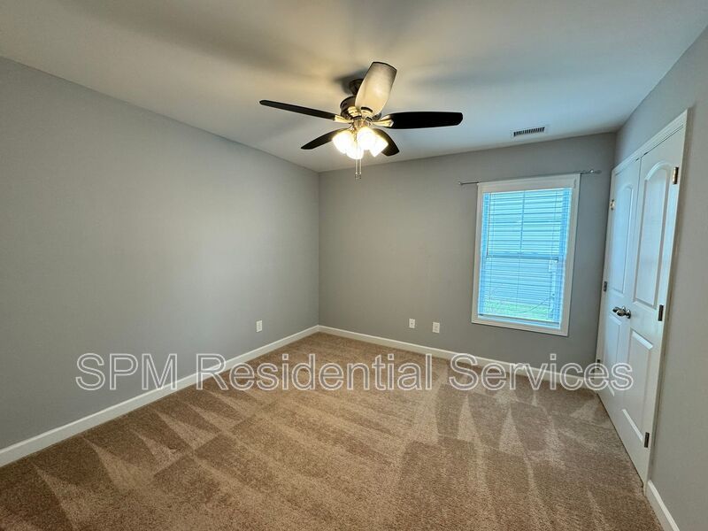 Fully fenced in yard, community pool 4 Bedroom house property image