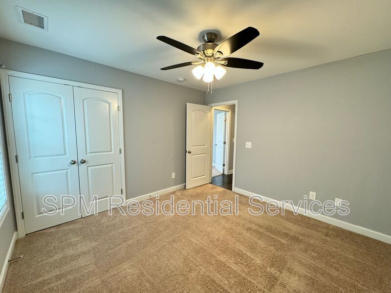 Fully fenced in yard, community pool 4 Bedroom house property image