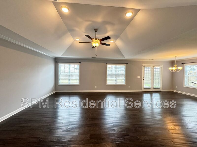 Fully fenced in yard, community pool 4 Bedroom house property image