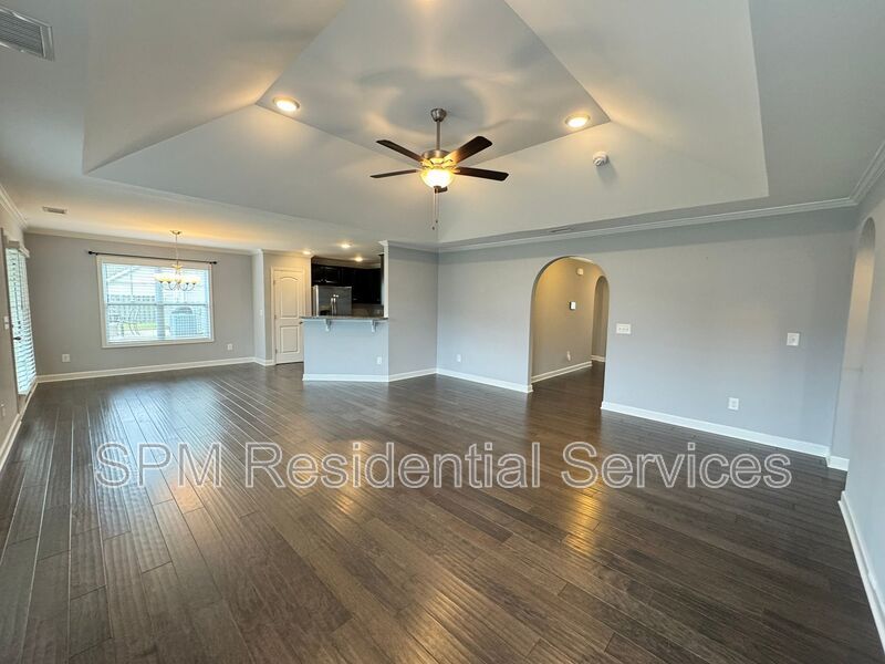 Fully fenced in yard, community pool 4 Bedroom house property image