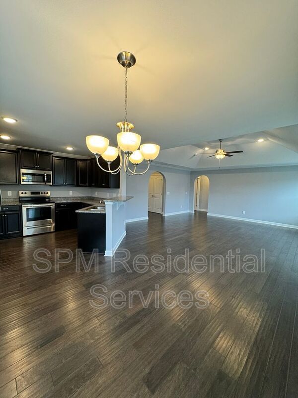 Fully fenced in yard, community pool 4 Bedroom house property image