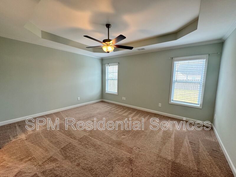 Fully fenced in yard, community pool 4 Bedroom house property image