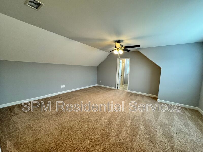 Fully fenced in yard, community pool 4 Bedroom house property image