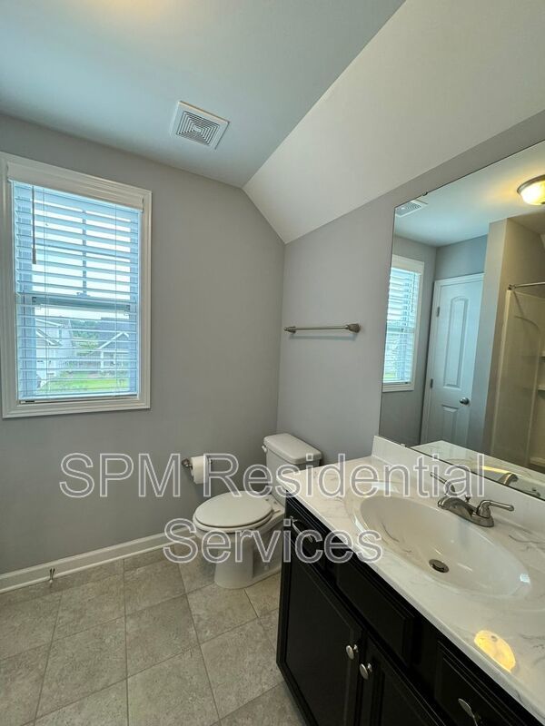 Fully fenced in yard, community pool 4 Bedroom house property image