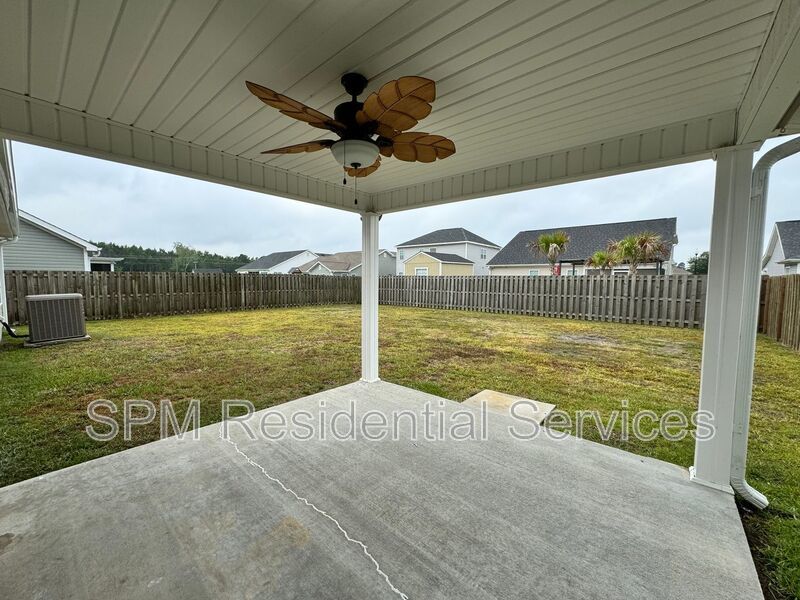 Fully fenced in yard, community pool 4 Bedroom house property image