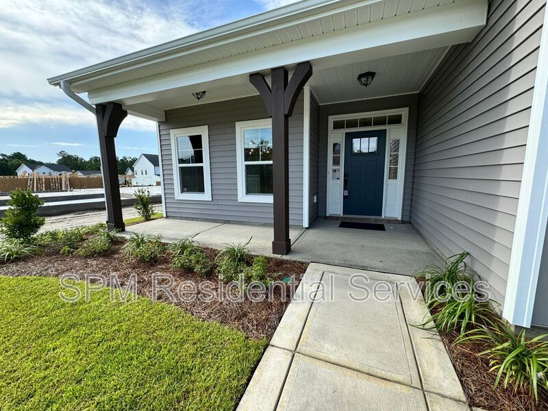 Great amenities, Screen-in porch, Covered front porch. property image