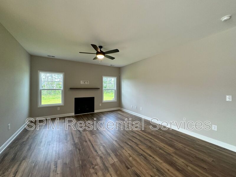 Great amenities, Screen-in porch, Covered front porch. property image