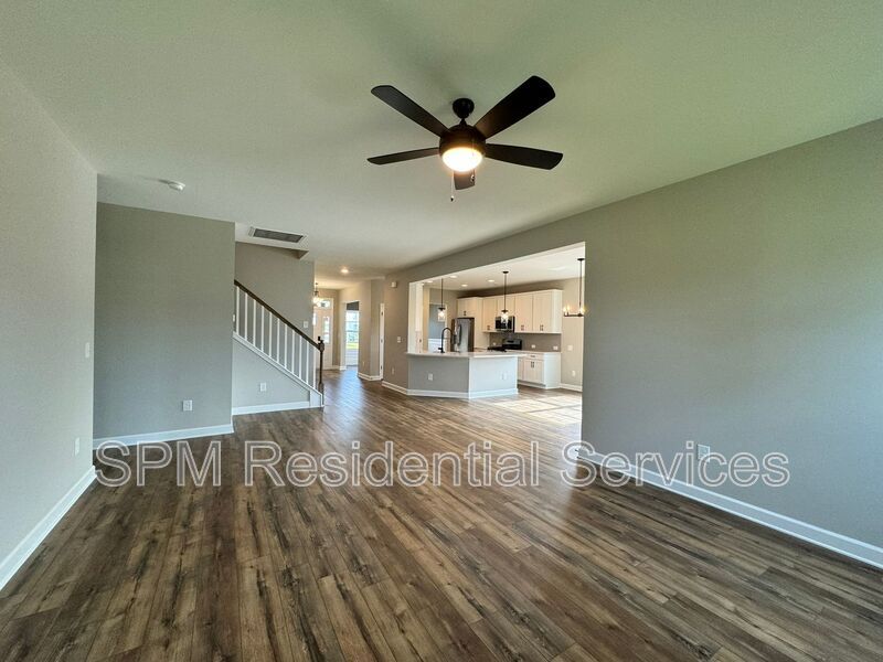 Great amenities, Screen-in porch, Covered front porch. property image