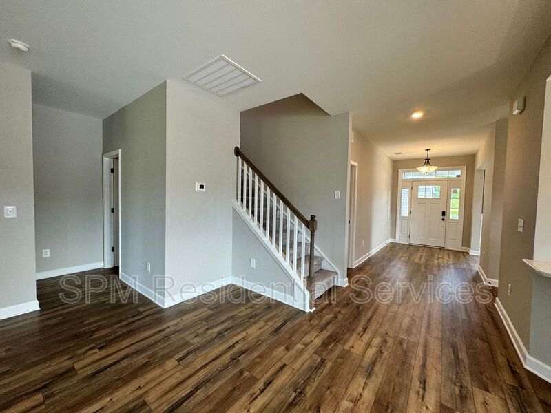 Great amenities, Screen-in porch, Covered front porch. property image