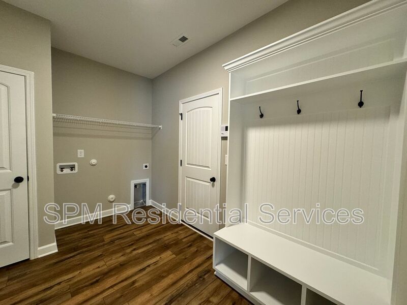 Great amenities, Screen-in porch, Covered front porch. property image