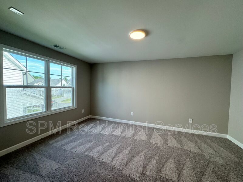 Great amenities, Screen-in porch, Covered front porch. property image