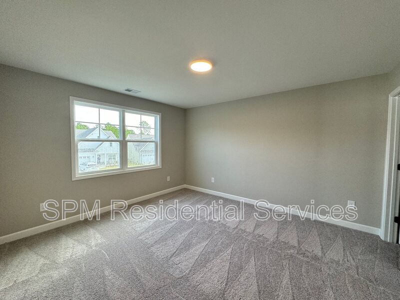 Great amenities, Screen-in porch, Covered front porch. property image