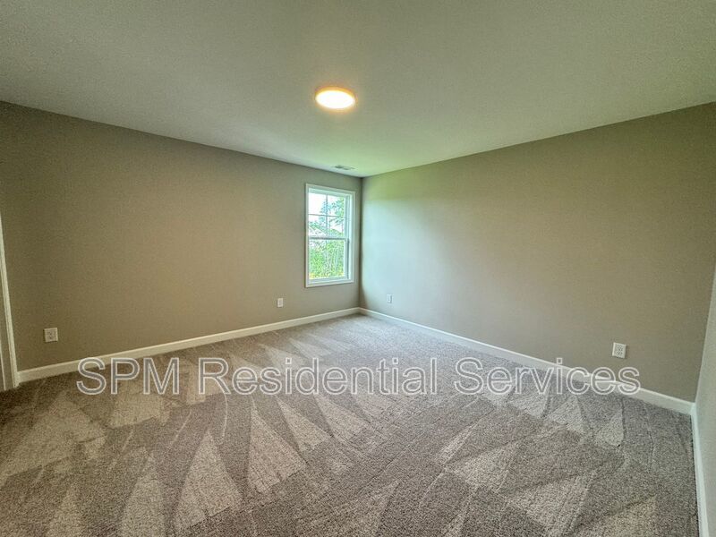 Great amenities, Screen-in porch, Covered front porch. property image