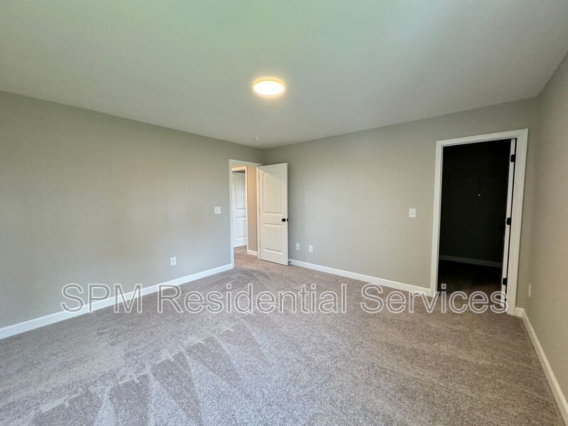 Great amenities, Screen-in porch, Covered front porch. property image