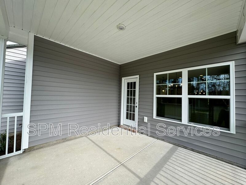 Great amenities, Screen-in porch, Covered front porch. property image