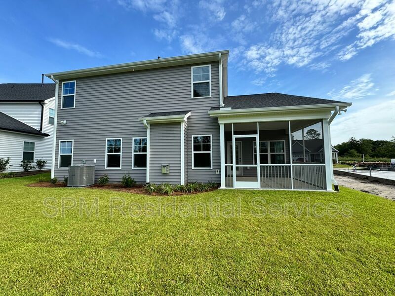 Great amenities, Screen-in porch, Covered front porch. property image