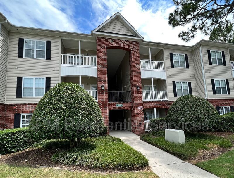 1st Floor Condo with Upgraded Kitchen and Community Amenities property image