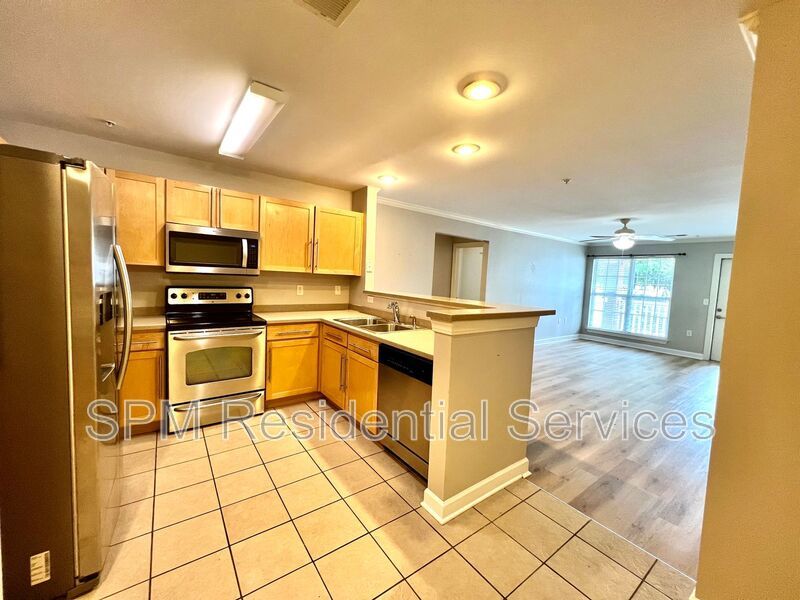 1st Floor Condo with Upgraded Kitchen and Community Amenities property image