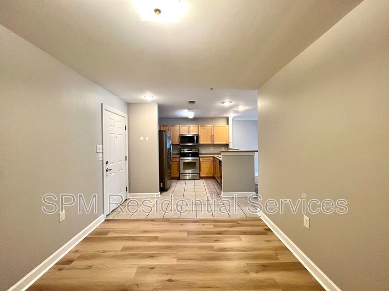 1st Floor Condo with Upgraded Kitchen and Community Amenities property image