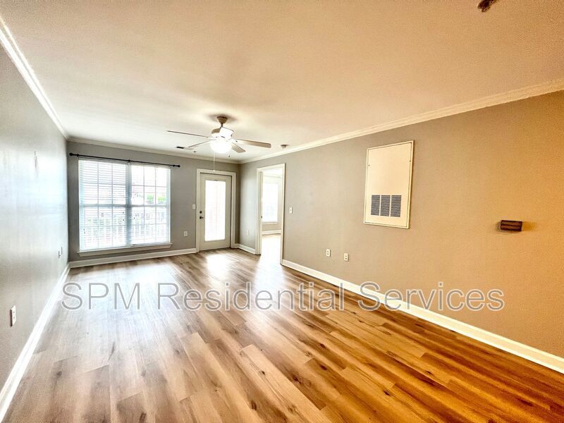 1st Floor Condo with Upgraded Kitchen and Community Amenities property image