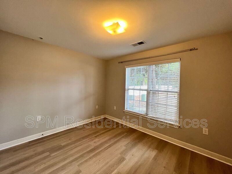 1st Floor Condo with Upgraded Kitchen and Community Amenities property image