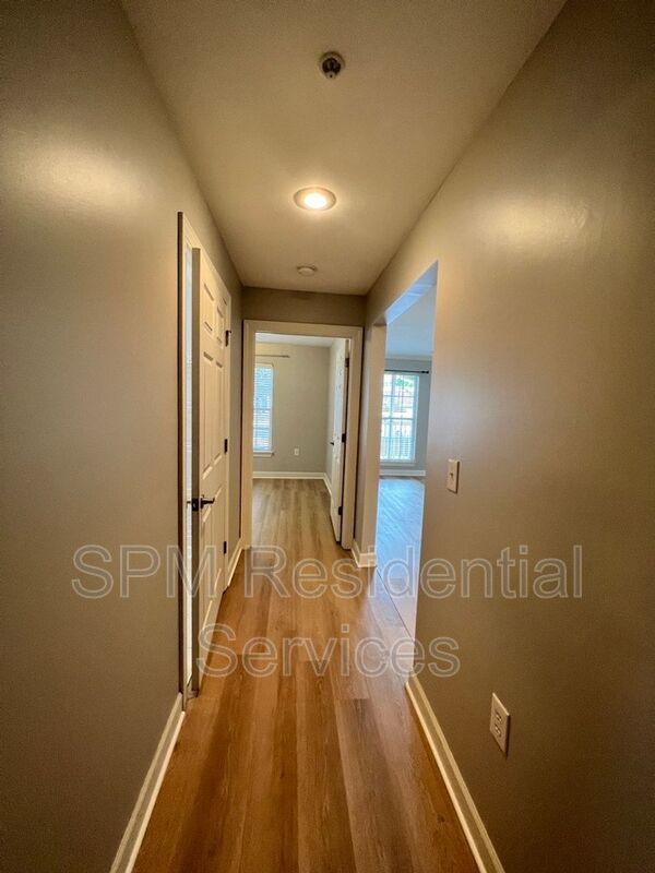 1st Floor Condo with Upgraded Kitchen and Community Amenities property image
