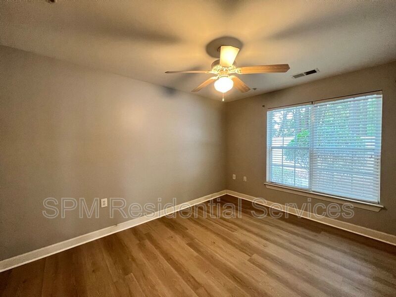 1st Floor Condo with Upgraded Kitchen and Community Amenities property image