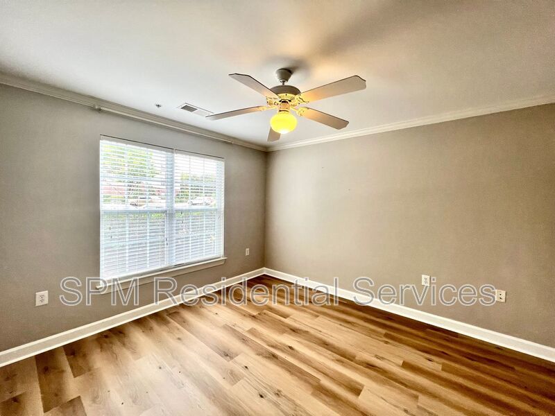 1st Floor Condo with Upgraded Kitchen and Community Amenities property image