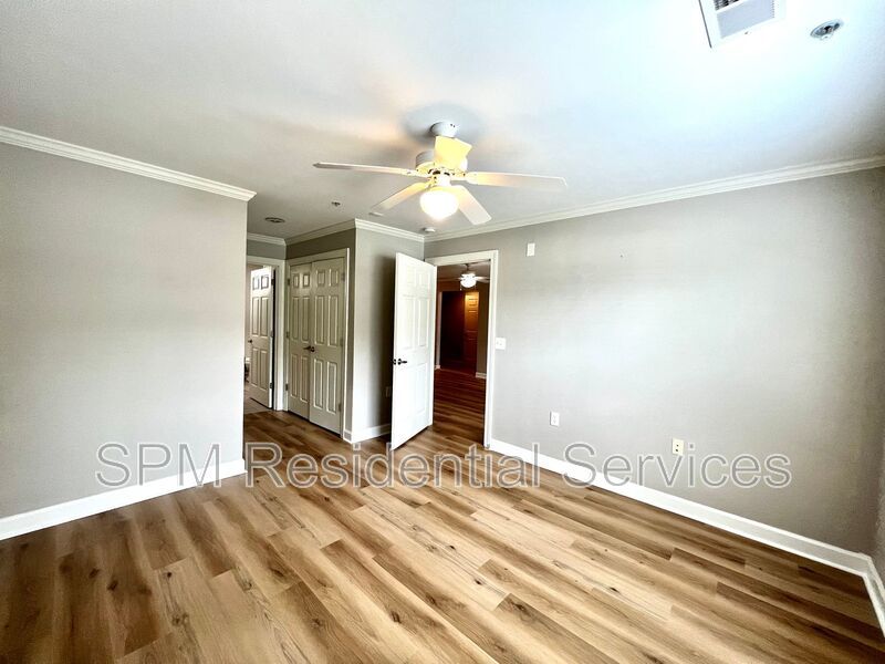 1st Floor Condo with Upgraded Kitchen and Community Amenities property image