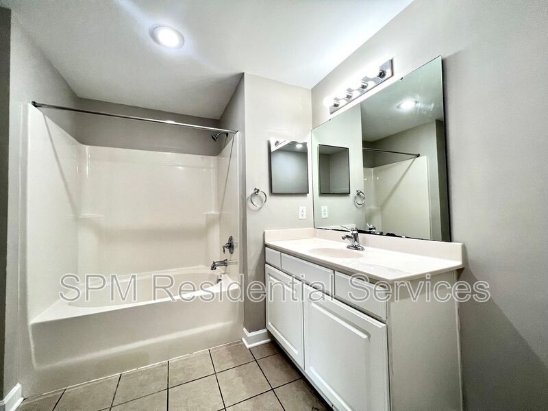 1st Floor Condo with Upgraded Kitchen and Community Amenities property image