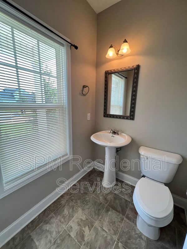 Community Pool, Playground, close Belville Park and Restaurants. property image