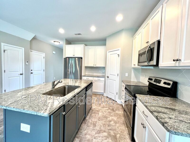 Community Pool, Playground, close Belville Park and Restaurants. property image