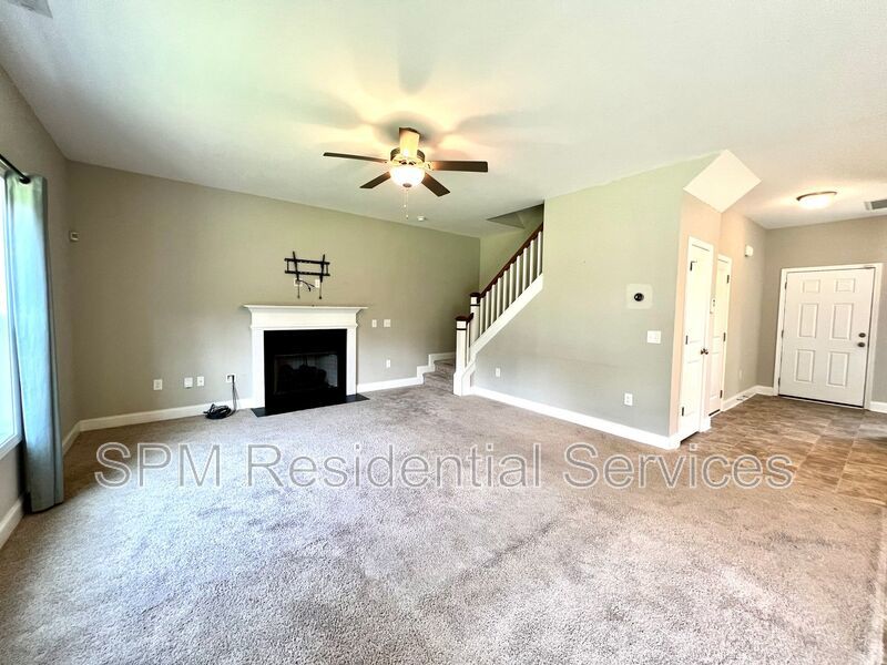 Community Pool, Playground, close Belville Park and Restaurants. property image