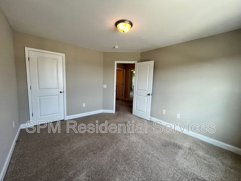 Community Pool, Playground, close Belville Park and Restaurants. property image