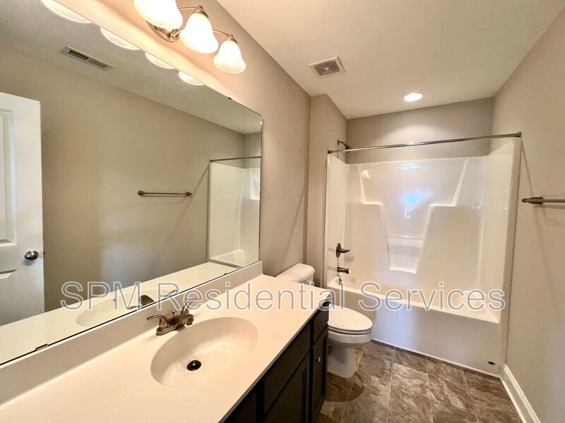 Community Pool, Playground, close Belville Park and Restaurants. property image
