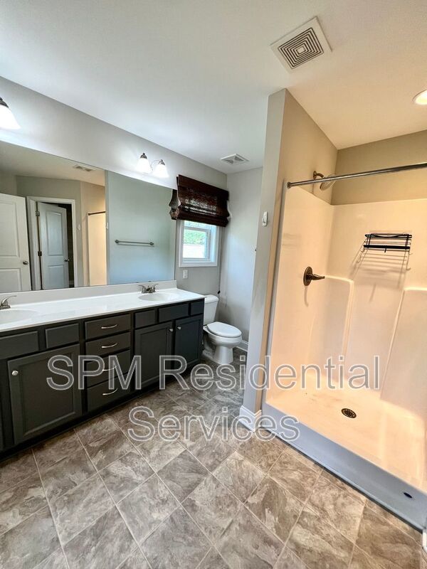 Community Pool, Playground, close Belville Park and Restaurants. property image