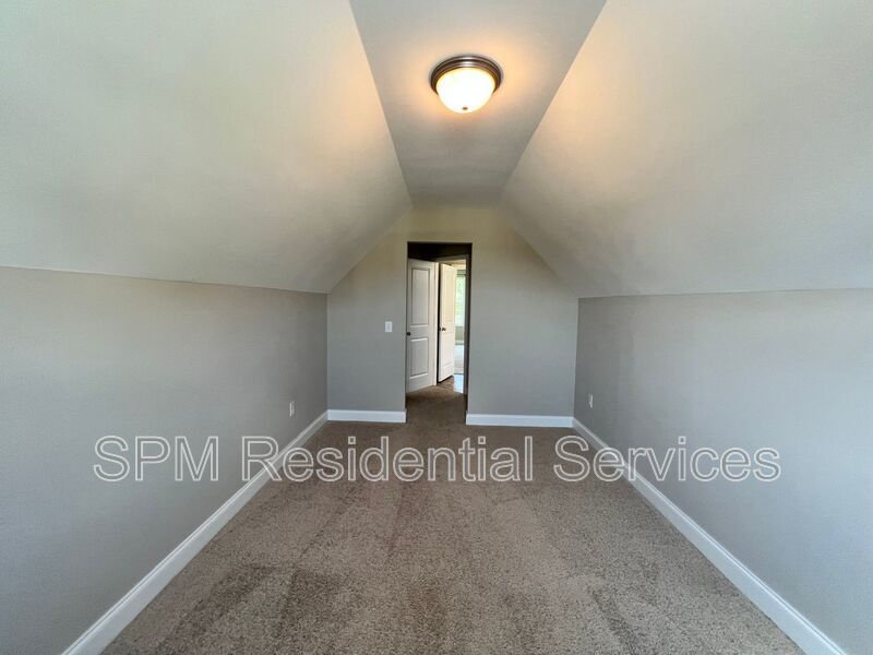 Community Pool, Playground, close Belville Park and Restaurants. property image