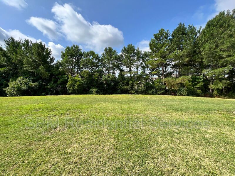 Community Pool, Playground, close Belville Park and Restaurants. property image