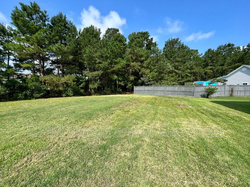 Community Pool, Playground, close Belville Park and Restaurants. property image