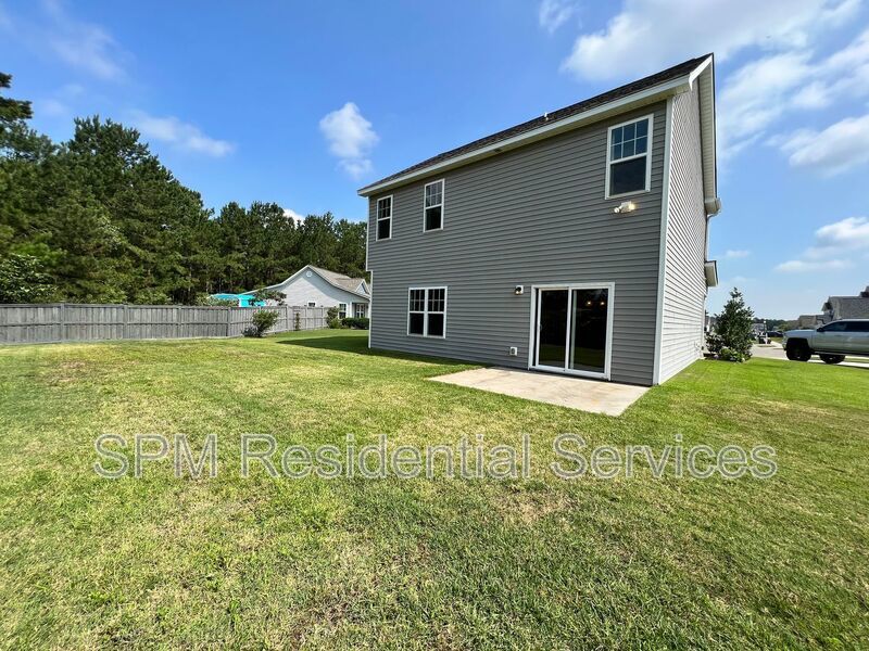 Community Pool, Playground, close Belville Park and Restaurants. property image