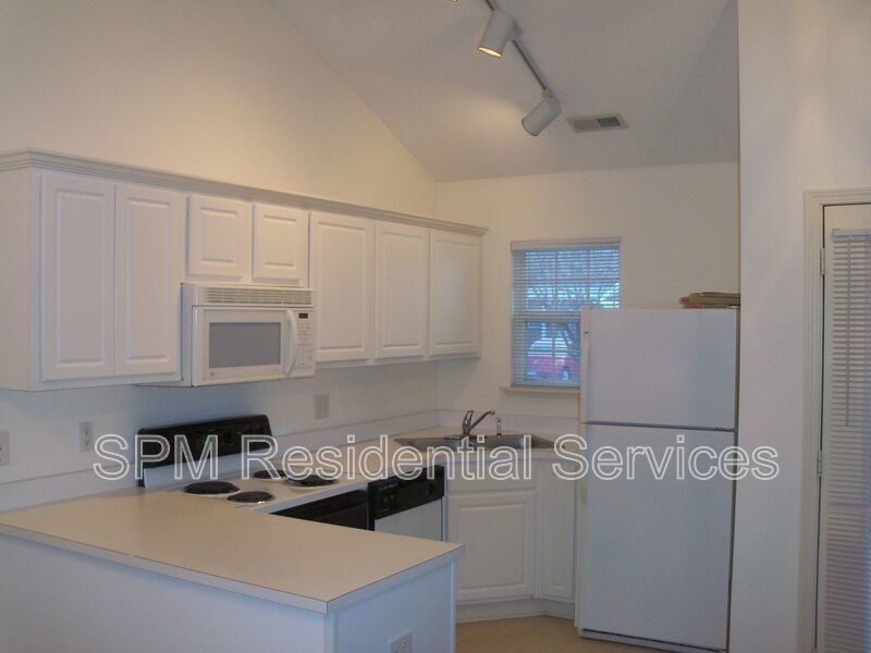 Merestone Townhouse 2 bedroom / 2 bath Midtown in Wilmington NC 28412 property image